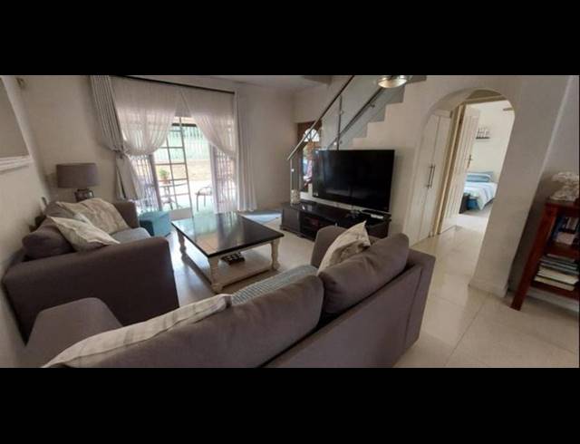 4 BEDROOM TOWNHOUSE FOR SALE IN BASSONIA